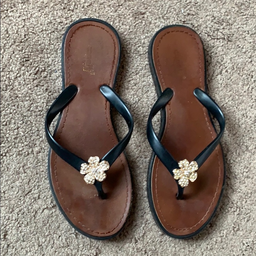 Capell leather soled flip flops.